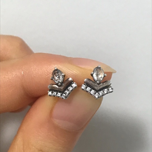 ❌SOLD❌ Pandora classic wishbone studs - Picture 2 of 4